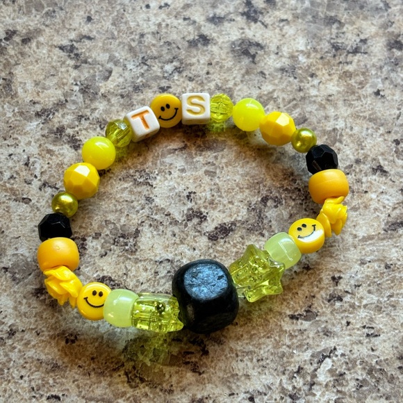 Taylor Swift Bracelets (set of 5) - Picture 6 of 7